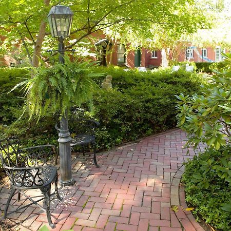 Louisville Bourbon Inn Екстер'єр фото