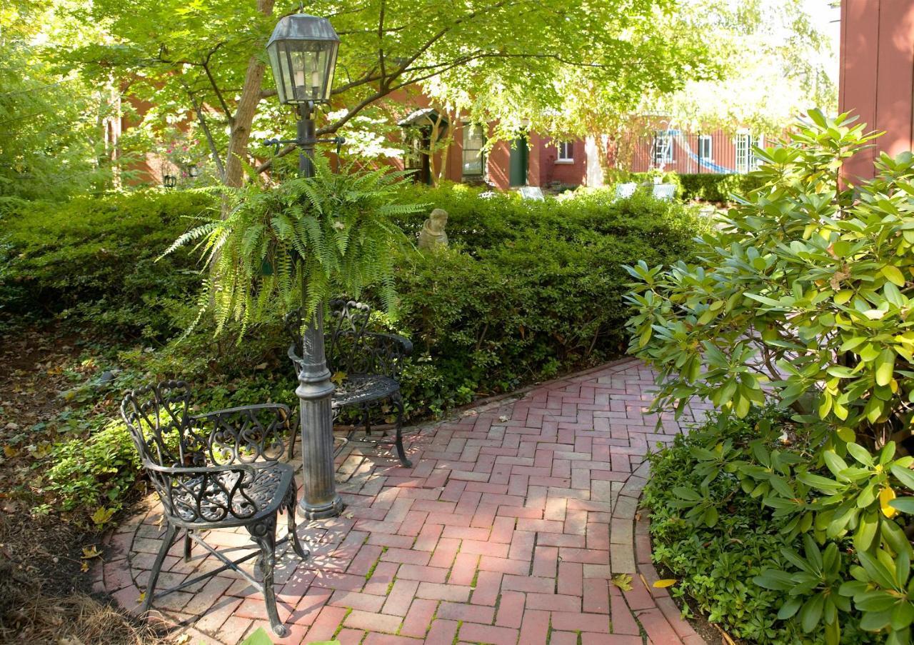Louisville Bourbon Inn Екстер'єр фото