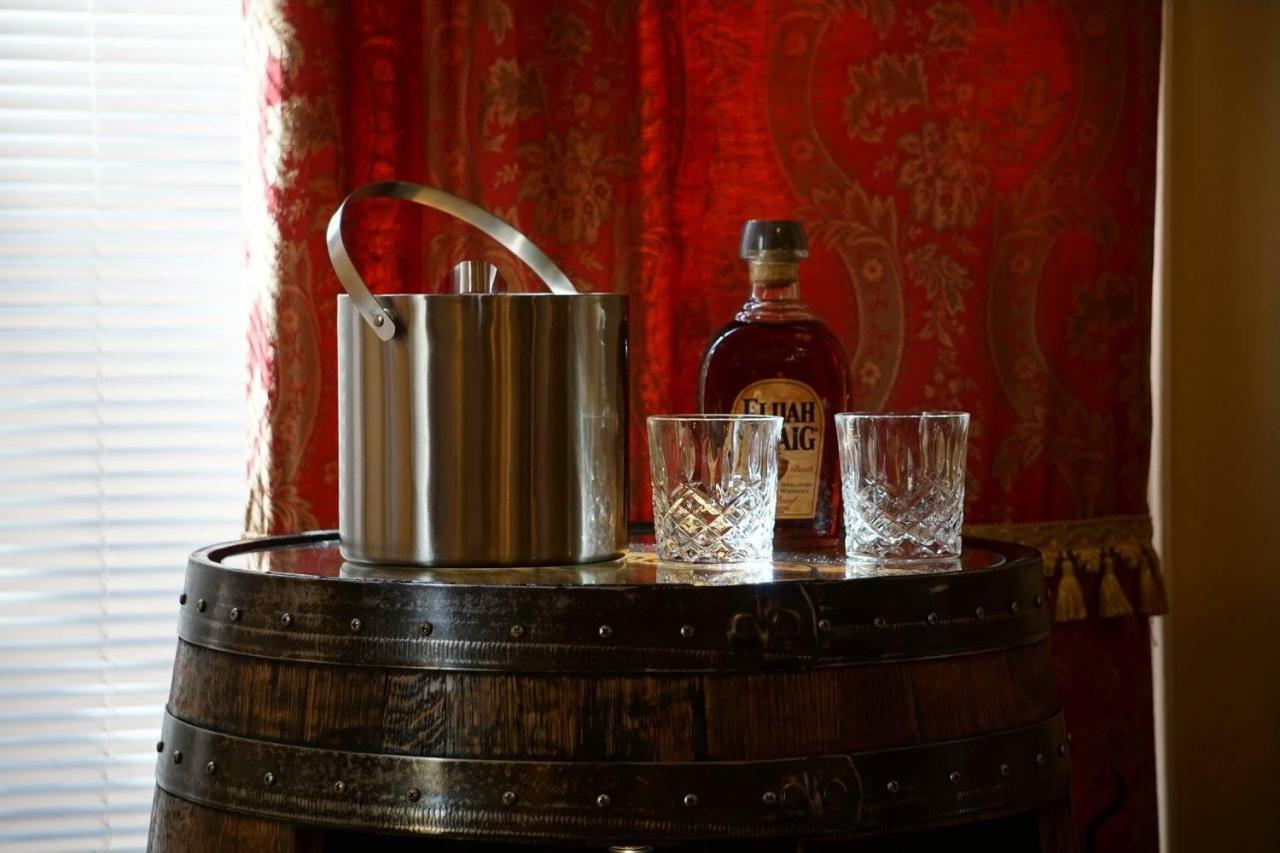 Louisville Bourbon Inn Екстер'єр фото