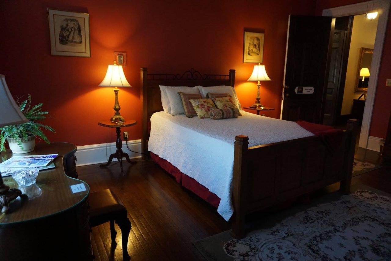 Louisville Bourbon Inn Екстер'єр фото