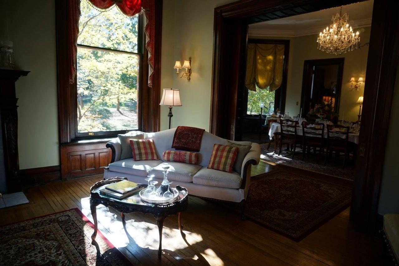 Louisville Bourbon Inn Екстер'єр фото