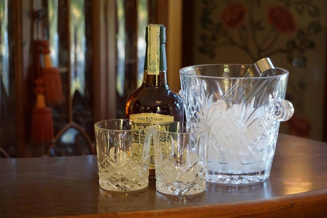 Louisville Bourbon Inn Екстер'єр фото