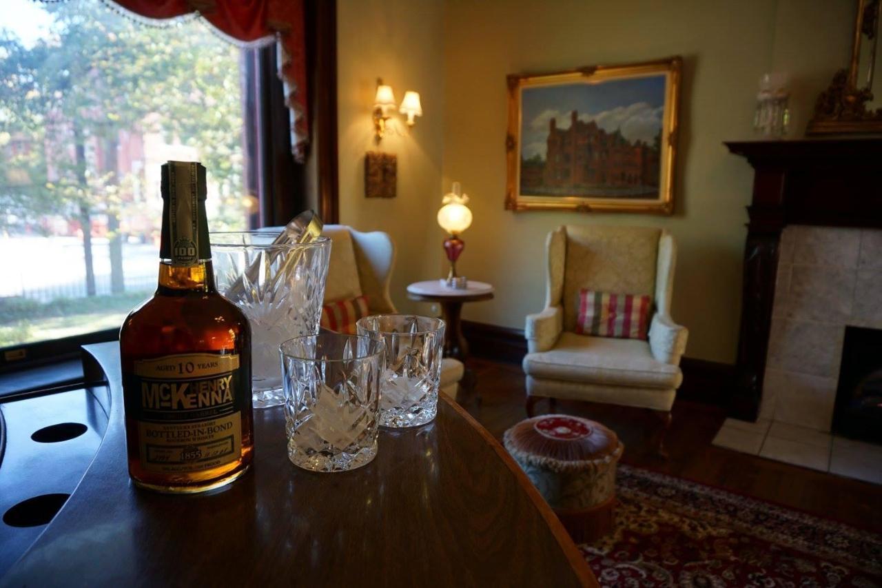 Louisville Bourbon Inn Екстер'єр фото