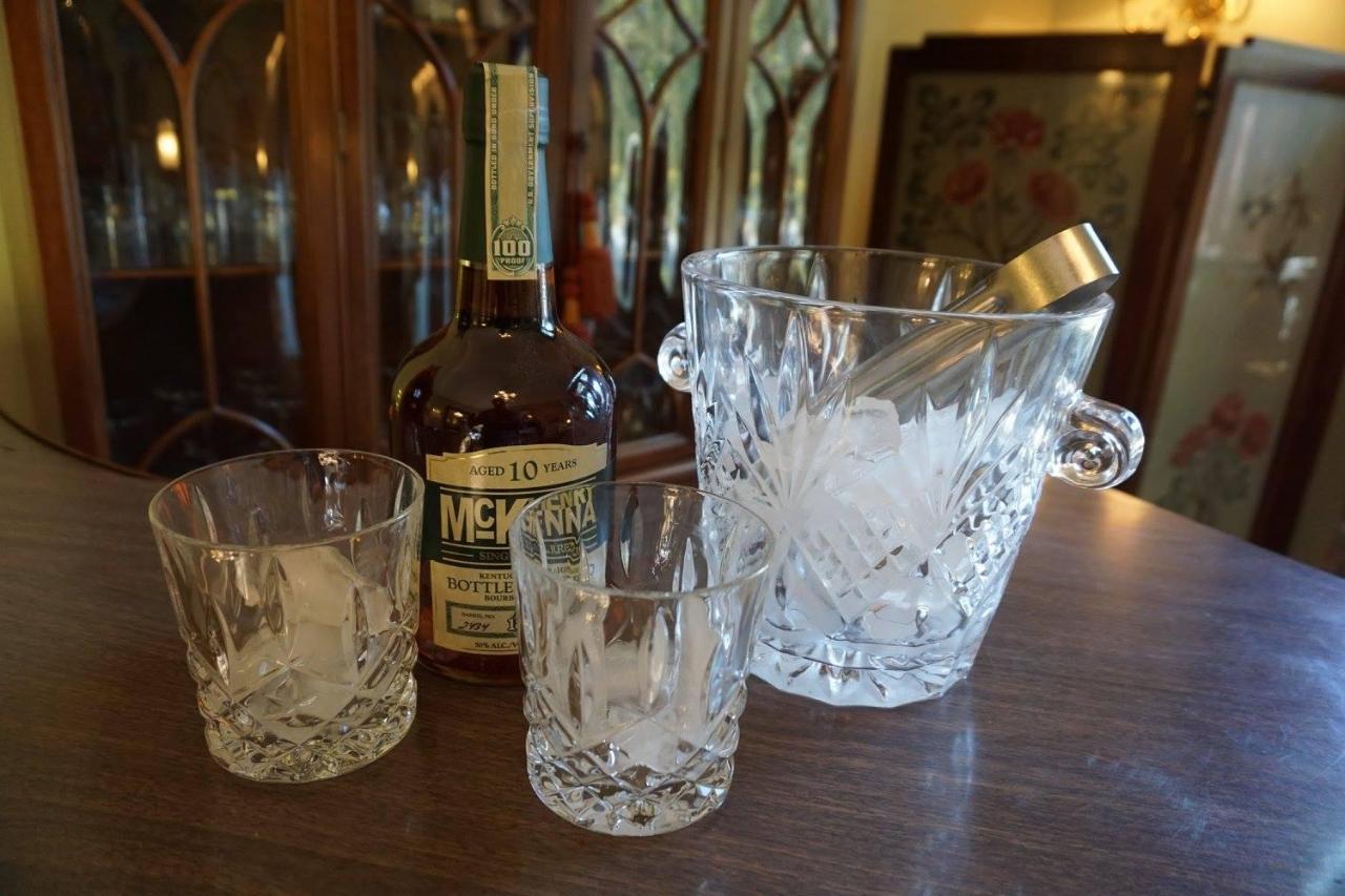 Louisville Bourbon Inn Екстер'єр фото