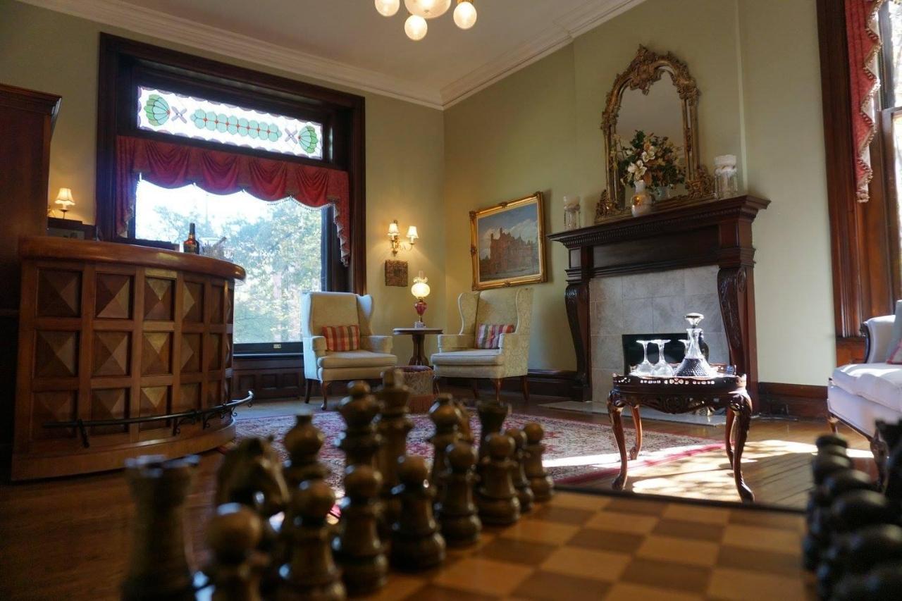 Louisville Bourbon Inn Екстер'єр фото