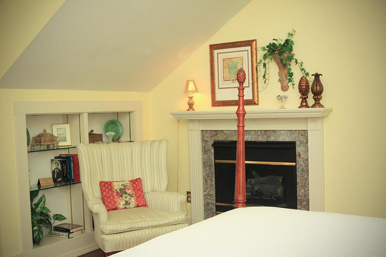 Louisville Bourbon Inn Екстер'єр фото