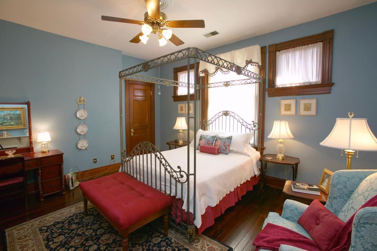 Louisville Bourbon Inn Екстер'єр фото