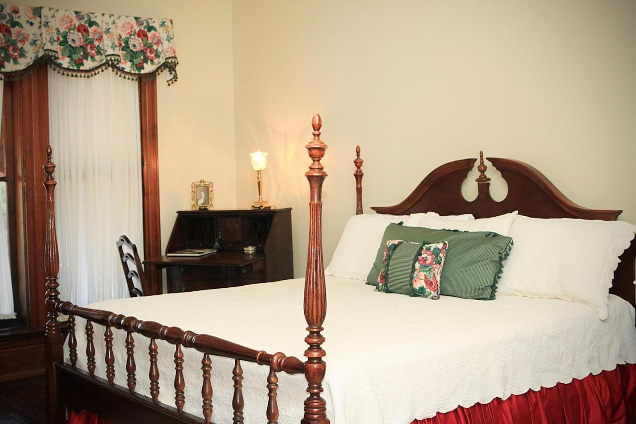 Louisville Bourbon Inn Екстер'єр фото